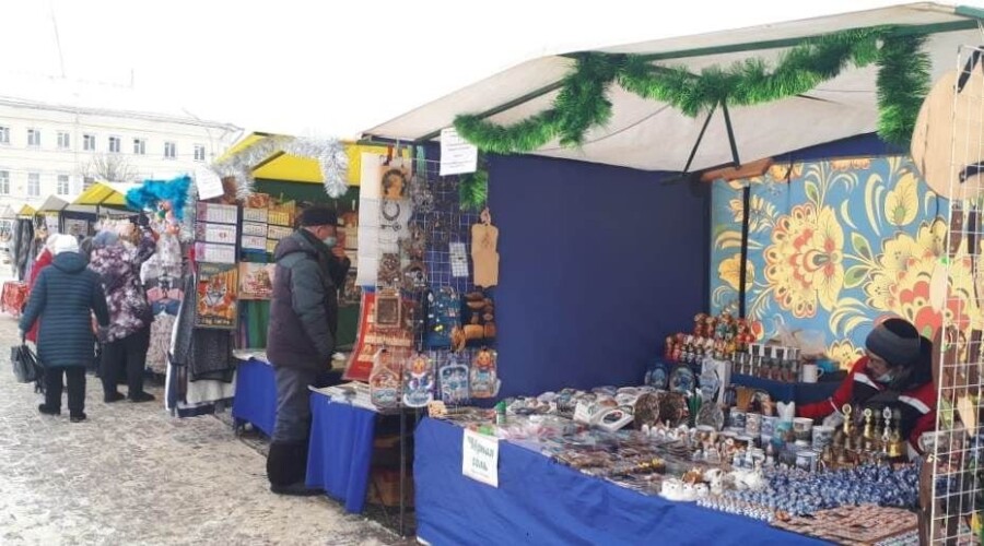 Новогодние и елочные базары открываются в Костроме