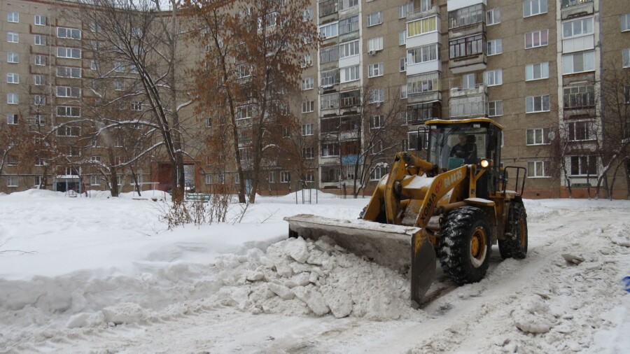 Некоторые костромские дорожники перестали даже имитировать расчистку дворов от снега