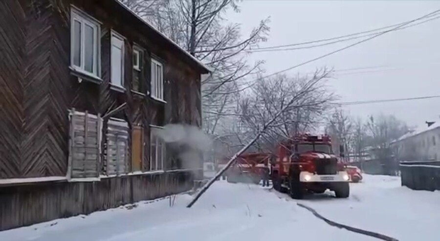 Мужчина погиб сегодня во время пожара в Костроме: видео