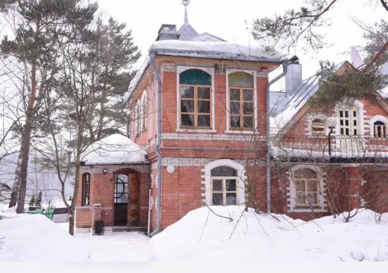 Двести тысяч за три дня: самый дорогой дом в аренду на Новый год обнаружили под Костромой