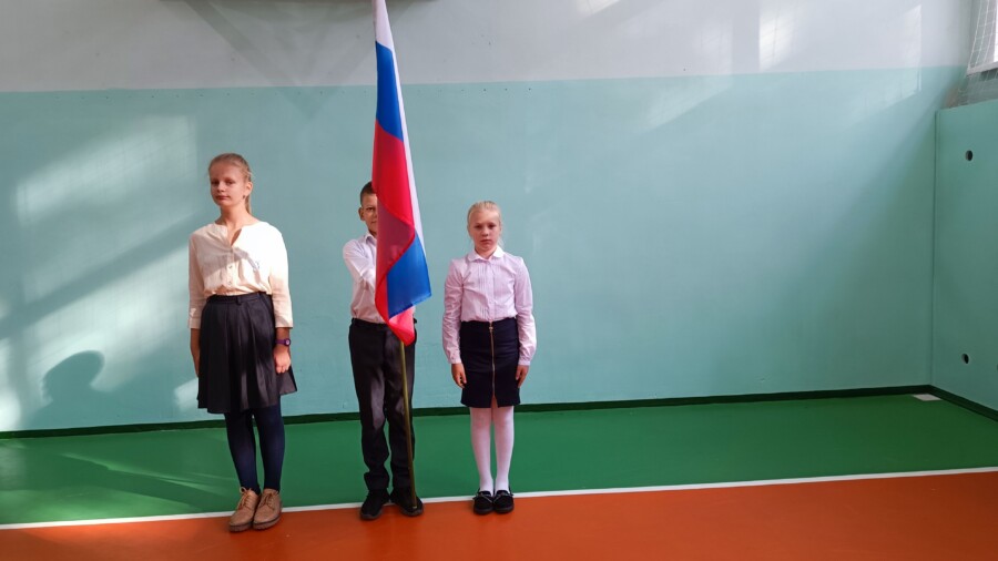 Федералы дадут Костромской области много денег на покупку флагов для школ