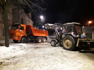 А снег идет: чиновники пообещали костромичам расчистить улицы