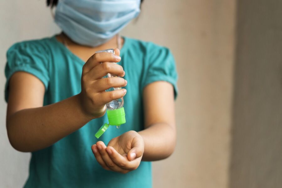 Сотни костромских детей заболели коронавирусом: двое — в тяжелом состоянии
