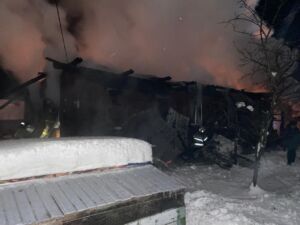 Выживших в страшном пожаре с 5 жертвами под Костромой отправили к соседям