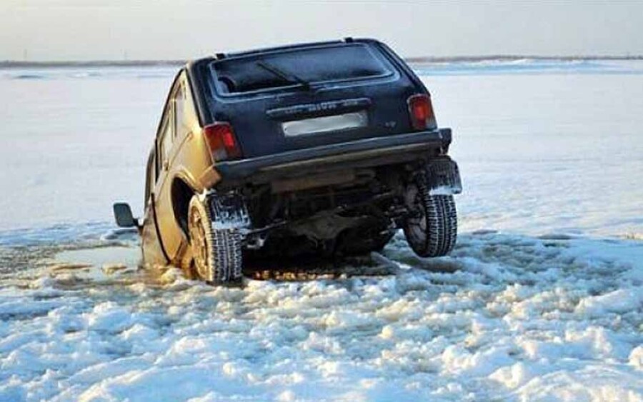 Уходим под лед: костромичам рассказали, как дышать в тонущей машине