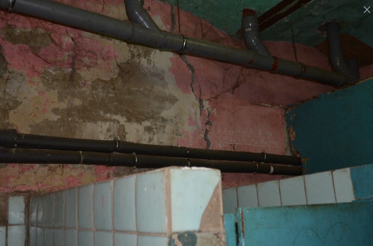 Почти все туалеты закрыли в костромском общежитии из-за угрозы обрушения
