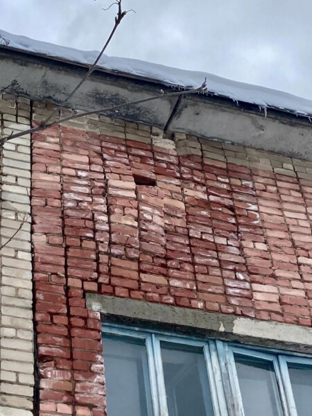 В одном из домов Костромы вот-вот рухнет стена