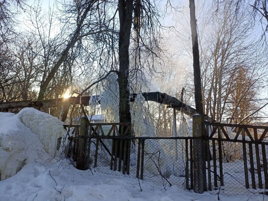 Хлещет кипяток: в Костроме произошла авария на теплотрассе