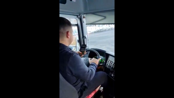 Костромичи нажаловались на многофункциональность водителя автобуса №1