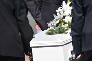 Костромичи потратили на похороны больше, чем на парикмахерские