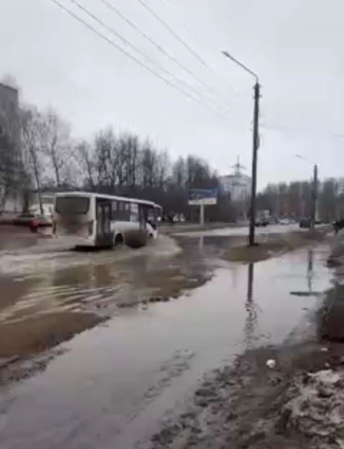 Улицу затопило в Костроме после дождя