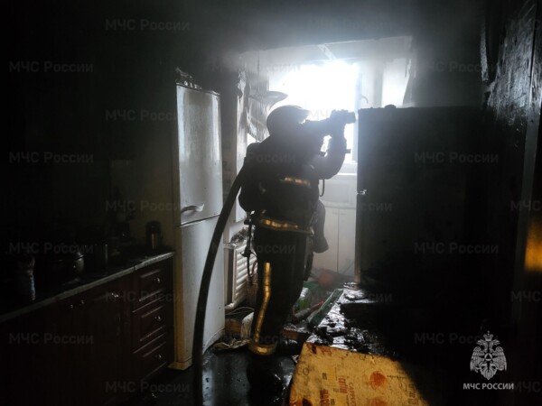 Почти 20 человек эвакуировали во время пожара в общежитии под Костромой