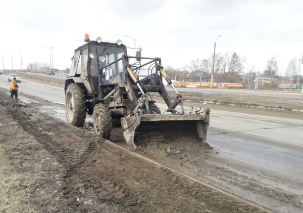 Дорожникам надо вывезти почти 30 тысяч тонн песка с улиц Костромы