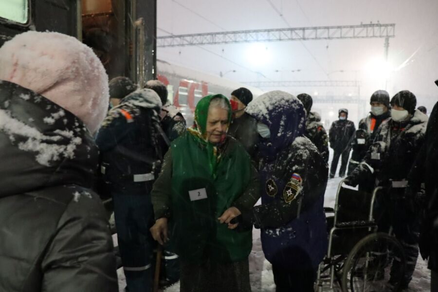 Сотни беженцев из Украины прибыли на поезде в Кострому