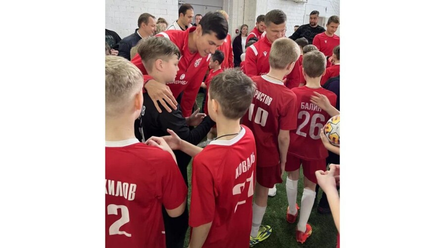 Сыграли с кумирами: костромской «Спартак» провел мастер-класс для юных любителей футбола