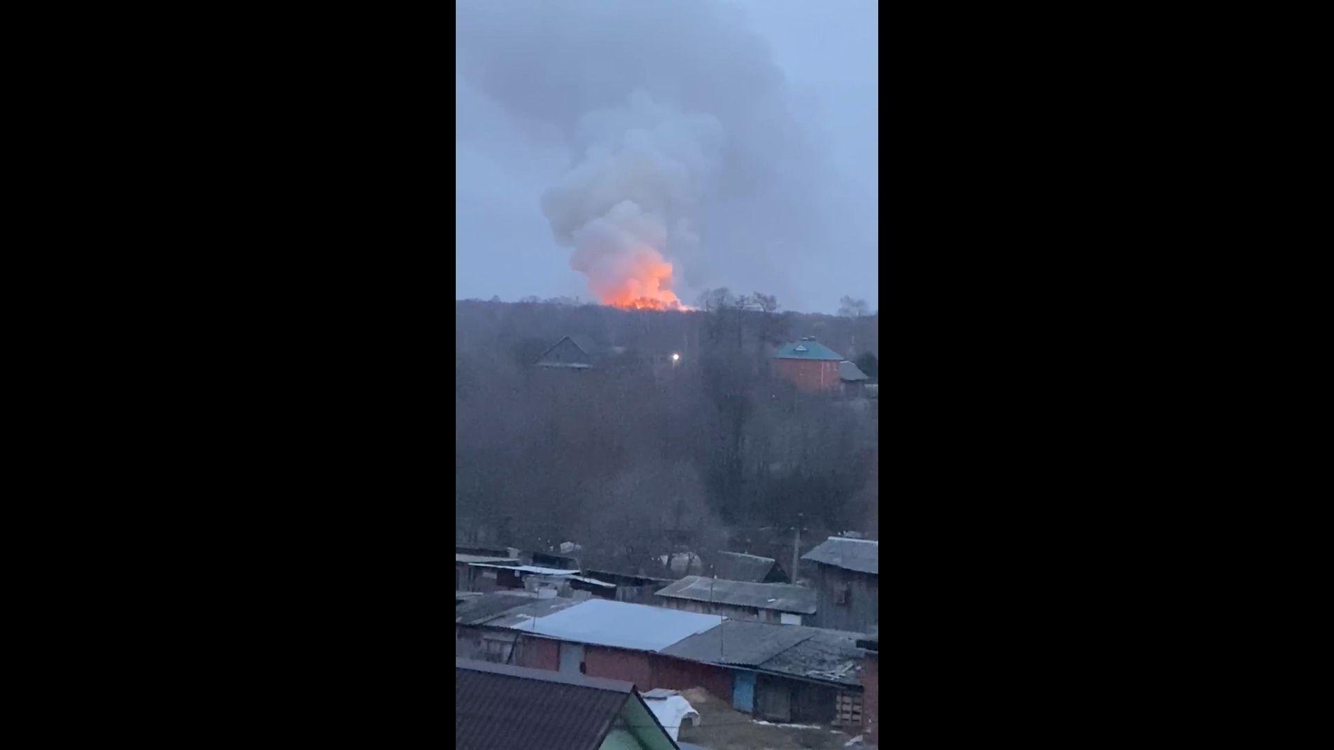Жуткий пожар заметили костромичи недалеко от города