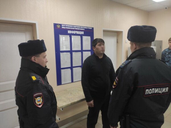 Костромские полицейские лично проводили до границы иностранцев