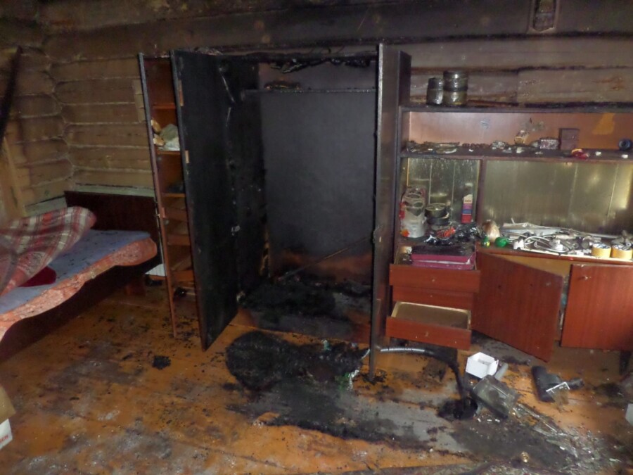 Два пиромана сожгли дом костромича, чтобы скрыть отсутствие вилок