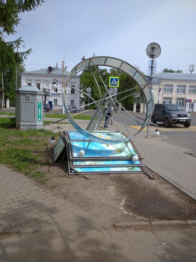 Знаменитый туалет оголили в центре Костромы