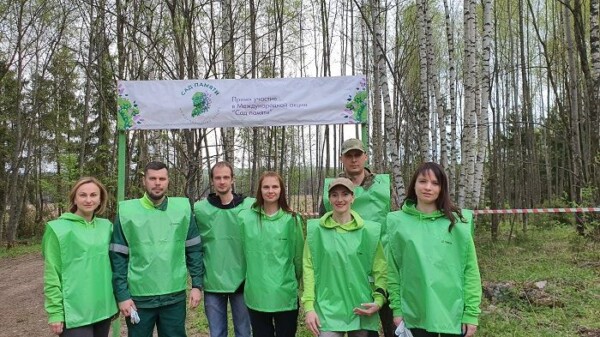 Актив «Свезы» высадил более 500 сеянцев ели в рамках акции «Сад памяти»