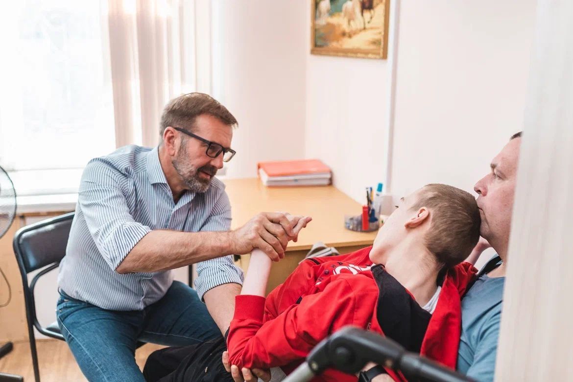 Лучшие врачи столицы осмотрели больше ста детей с тяжелыми заболеваниями в Костроме