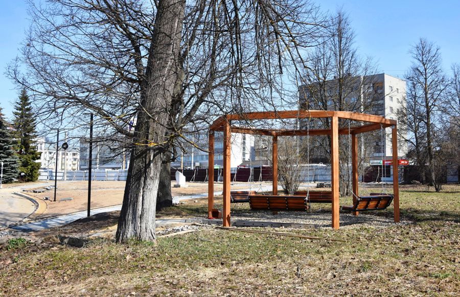 Мусор и разруха: чиновников шокировали детские площадки в Костроме