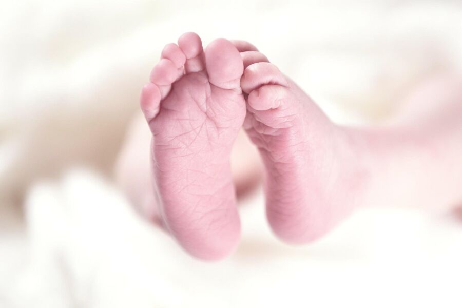 Чаще рождаются мальчики: в Костромской области рождаемость упала на 8 процентов