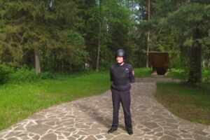 Полицейские оцепили базу отдыха под Костромой: что произошло