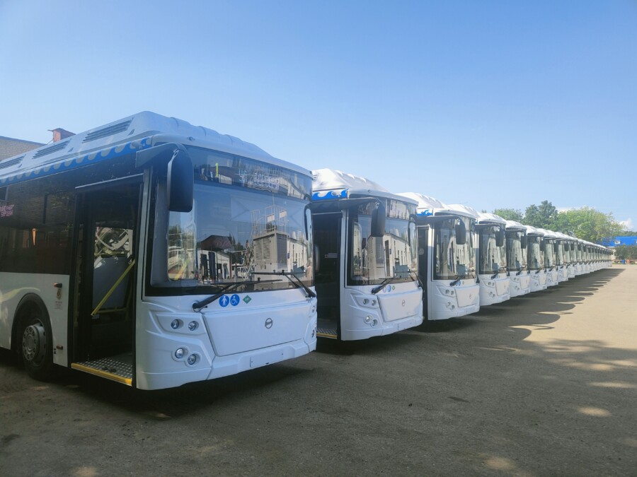 Боятся? Новые автобусы в Костроме пока на всякий случай ездят стайками