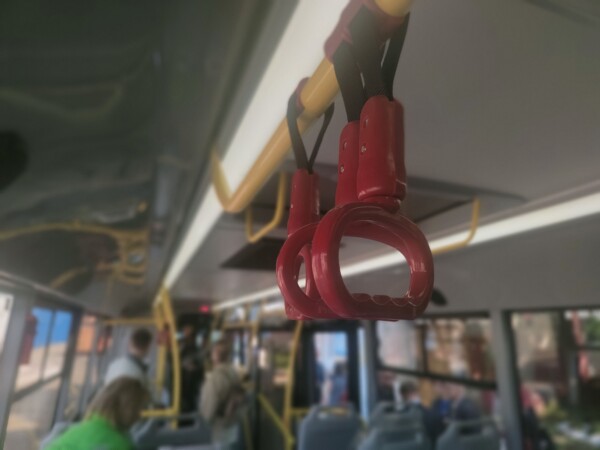 Пассажирка выпала из новенького автобуса на ходу в Костроме