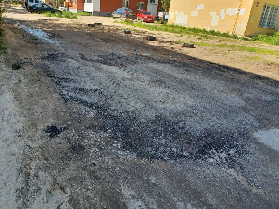 Техника ломается: почему в Костроме кое-где дороги ремонтируют так себе