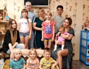 Многодетные супруги из Костромской области стали семьей года в России
