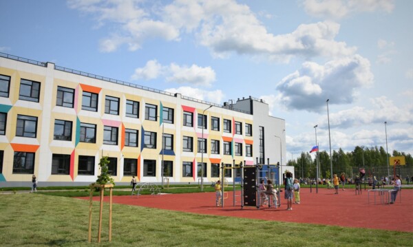В новенькую школу под Костромой нашли уже больше половины учеников