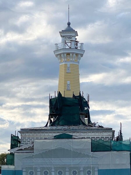 Каланчу в Костроме постепенно начали оголять на радость всем