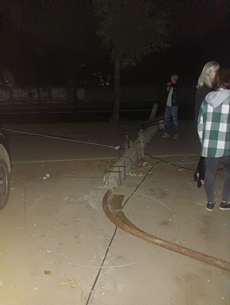 Жуть: водитель ночью протаранил столб в Костроме