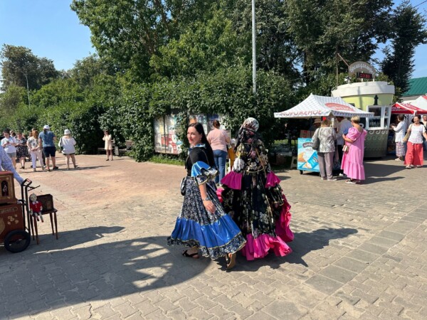 Крестьяне, дворяне, ярмарка и концерт: фоторепортаж со Дня города в Костроме