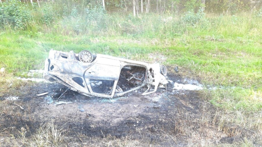 Водитель сгорел в собственной машине во время столкновения с «Камазом» на трассе в Костромской области