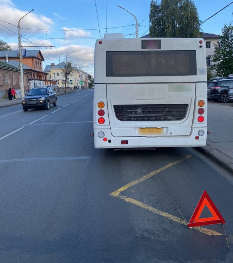 Один человек погиб, десятки ранены: автобусы в Костроме все чаще попадают в аварии