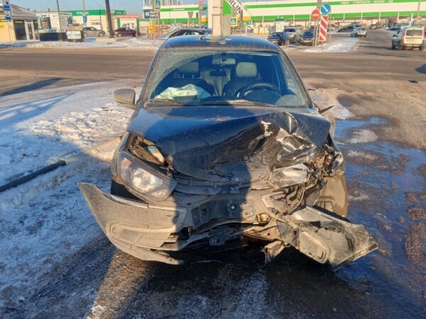 Авария в Костроме: 81-летний дедушка на Renault не уступил дорогу
