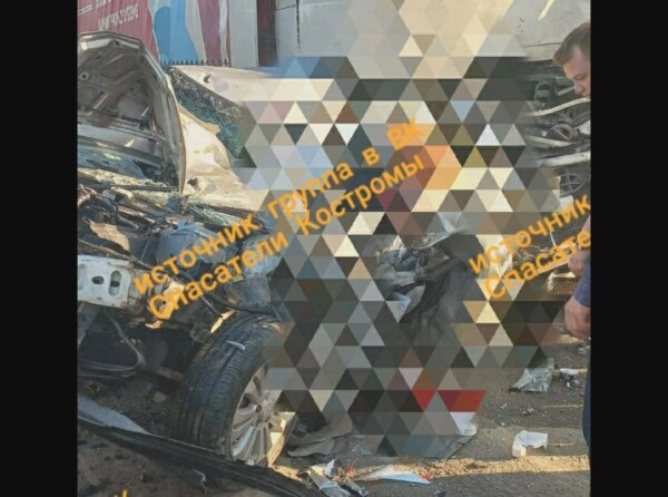 Водитель фуры на скорости раздавил легковушку на костромской трассе: двое погибли
