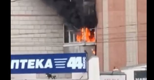 15 человек эвакуировали во время пожара в Костроме