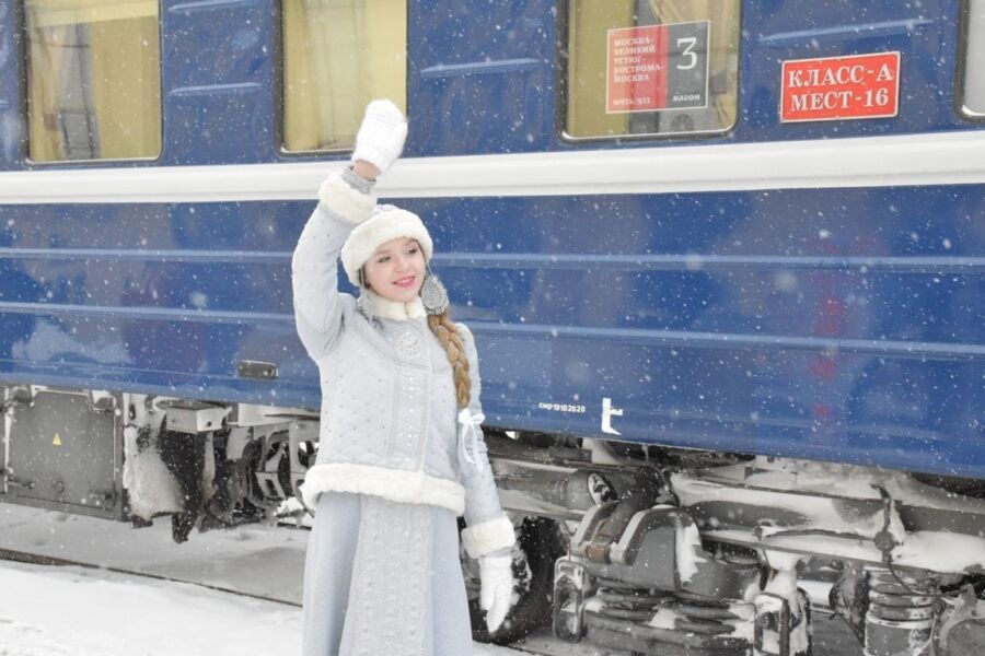 Москвичи раскупили все билеты на поезд к костромской Снегурочке