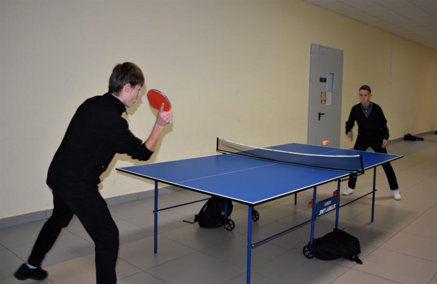 Пуфики и теннис: что сделали для учеников новой школы в Костроме