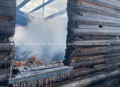 Есть погибшие: два дома сгорели в Костромской области