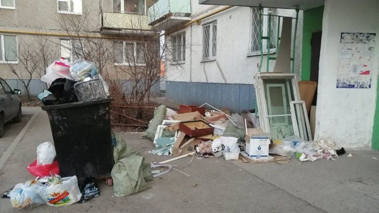 Диваны преткновения: в Костроме не знают, что делать с крупногабаритным мусором