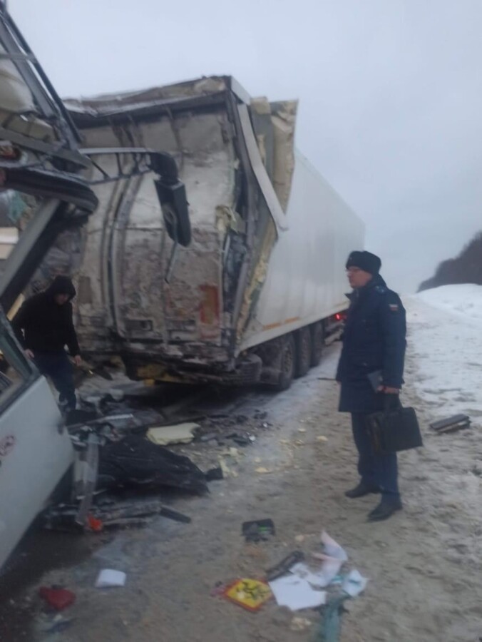 Автобус всмятку: стали известны причины страшной аварии с учителями из Костромы