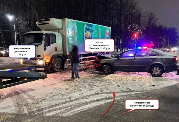 Легковушка пошла на таран грузовика в Костроме
