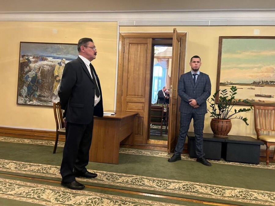 Коллеги натравили ЧОП на костромского депутата в день его рождения