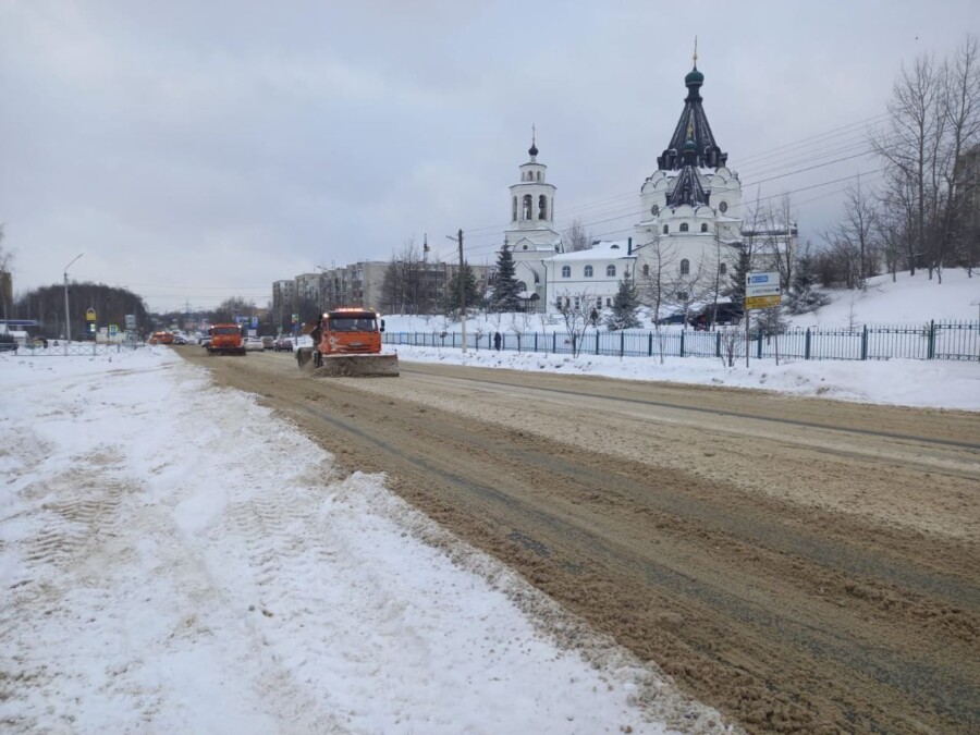 Чистили улицу 17 раз: сугробы в Костроме побили месячный рекорд
