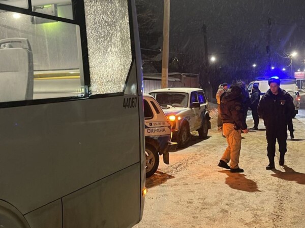 Автобус с пассажирами расстреляли в Костроме